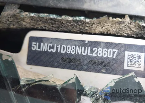 2022 Lincoln Corsair Standard z USA, uszkodzony, nr VIN 5LMCJ1D98NUL28607